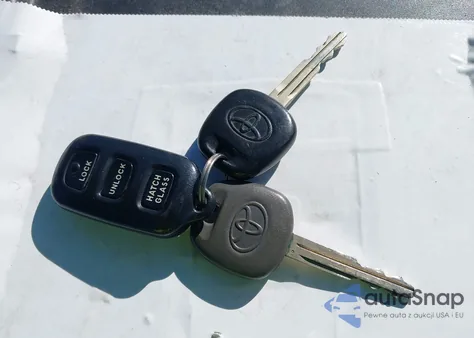 2005 Toyota Matrix Xr z USA, uszkodzony, nr VIN 2T1LR30EX5C492632